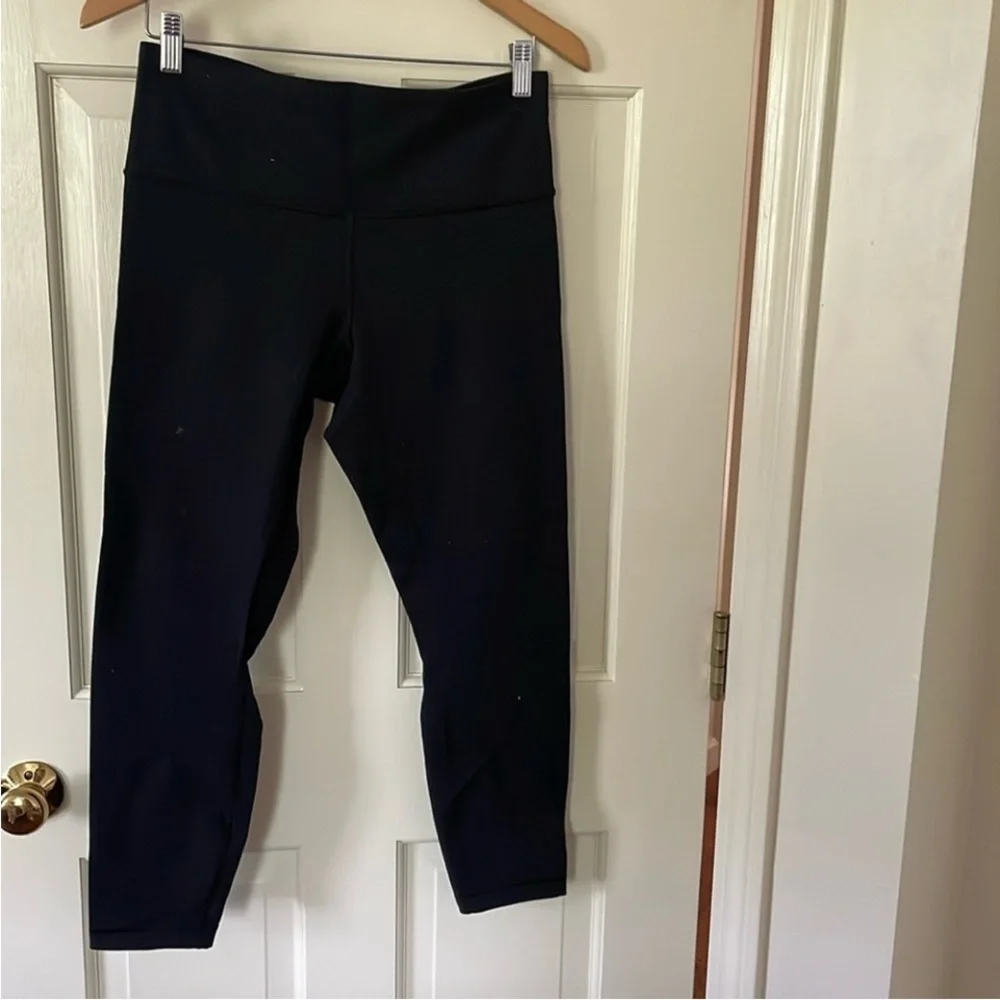 Lululemon Athletica Black Wunder Under Cropped Leggings - Picture 2 of 6